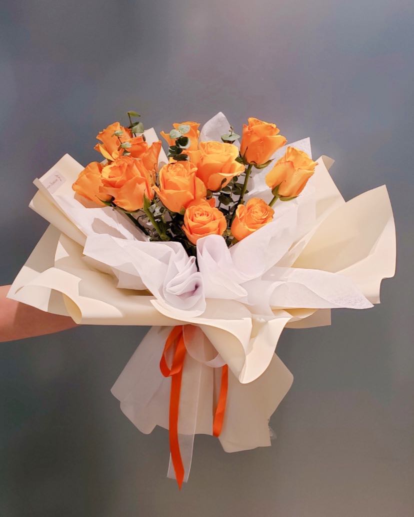 Valentine’s (Dozen Roses/other colours available)