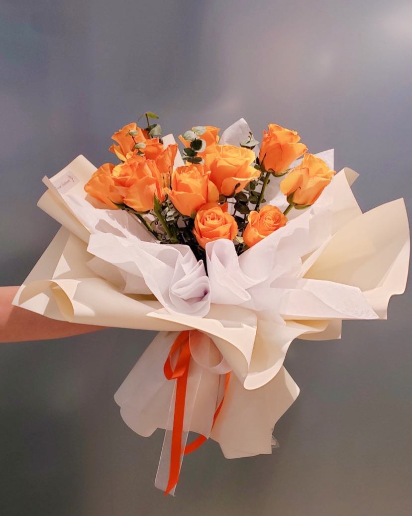 Valentine’s (Dozen Roses/other colours available)